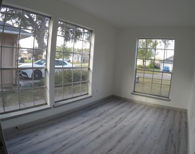 9211 Golden Meadow Drive - Photo Thumbnail 19