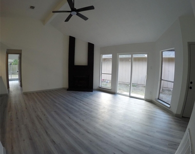 9211 Golden Meadow Drive - Photo Thumbnail 5