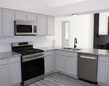9211 Golden Meadow Drive - Photo Thumbnail 8