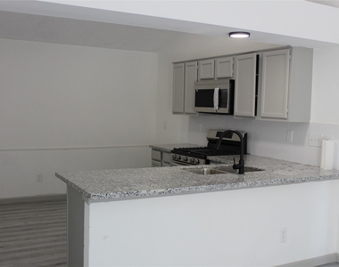 9211 Golden Meadow Drive - Photo Thumbnail 7
