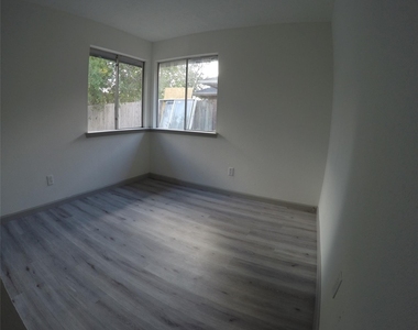 9211 Golden Meadow Drive - Photo Thumbnail 14