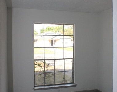 9211 Golden Meadow Drive - Photo Thumbnail 16