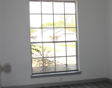 9211 Golden Meadow Drive - Photo Thumbnail 20