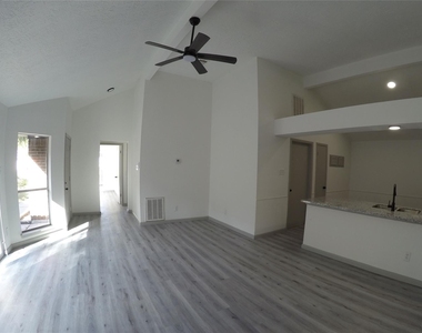 9211 Golden Meadow Drive - Photo Thumbnail 4