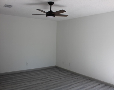 9211 Golden Meadow Drive - Photo Thumbnail 11