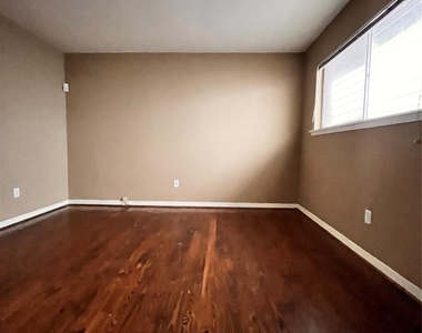 427 W 17th Street - Photo Thumbnail 5