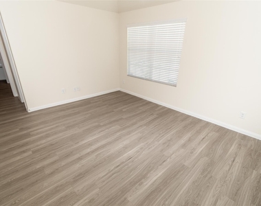 5578 Plantation Forest Drive - Photo Thumbnail 4