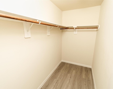 5578 Plantation Forest Drive - Photo Thumbnail 6