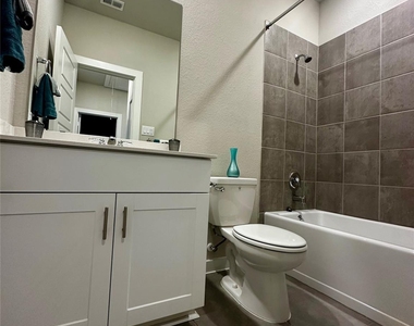 3113 Moontide Lane - Photo Thumbnail 31