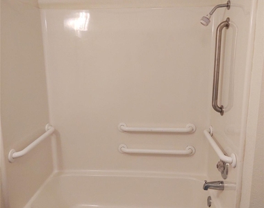 716 Gardner Dr - Photo Thumbnail 9