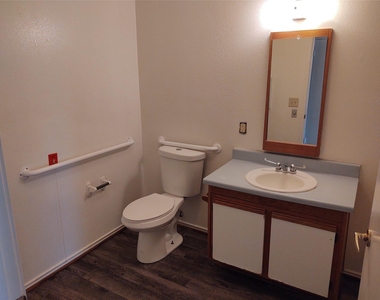 716 Gardner Dr - Photo Thumbnail 8