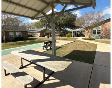 400 S Austin Road - Photo Thumbnail 2