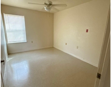 400 S Austin Road - Photo Thumbnail 4
