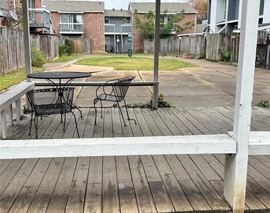 9550 Deering Drive - Photo Thumbnail 7