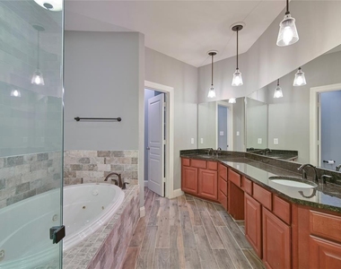 42 Versante Court - Photo Thumbnail 8