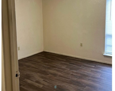 1201 Edmiston Drive - Photo Thumbnail 4