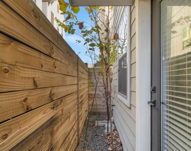 1526 Chestnut Street - Photo Thumbnail 11