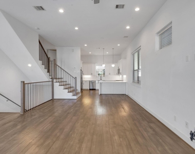 1526 Chestnut Street - Photo Thumbnail 13