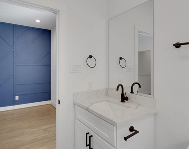 1526 Chestnut Street - Photo Thumbnail 42