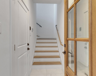 1526 Chestnut Street - Photo Thumbnail 3