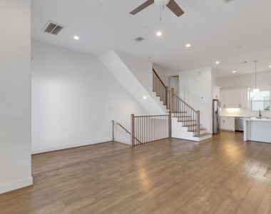 1526 Chestnut Street - Photo Thumbnail 5