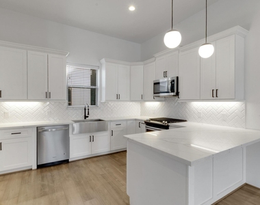 1526 Chestnut Street - Photo Thumbnail 15