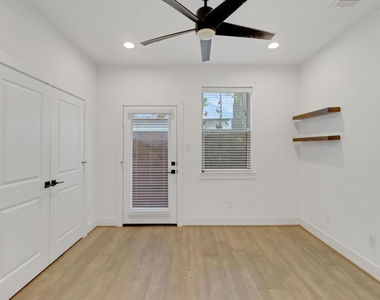1526 Chestnut Street - Photo Thumbnail 7