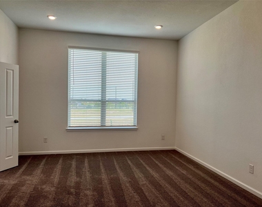 5719 Foggy Vine Court - Photo Thumbnail 16