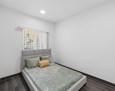 3509 Vista Lane - Photo Thumbnail 5