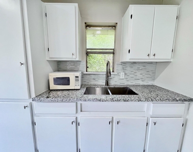 3021 Sycamore Avenue - Photo Thumbnail 5