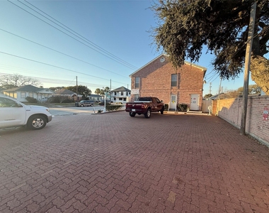 2302 45th Street - Photo Thumbnail 15