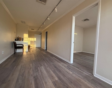 2302 45th Street - Photo Thumbnail 9