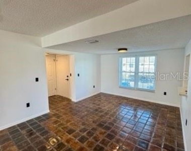 2462 Kingfisher Lane - Photo Thumbnail 14