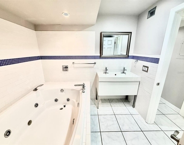 4500 E Bay Drive - Photo Thumbnail 17