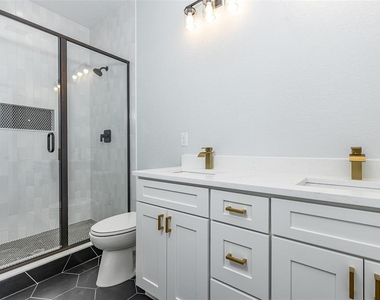 113 W Elm Street - Photo Thumbnail 19