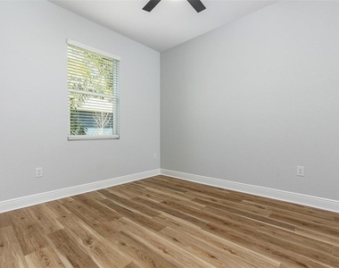 113 W Elm Street - Photo Thumbnail 8