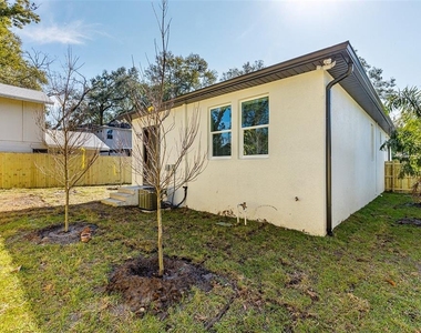 113 W Elm Street - Photo Thumbnail 23