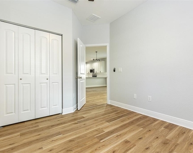 113 W Elm Street - Photo Thumbnail 12