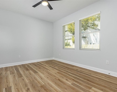 113 W Elm Street - Photo Thumbnail 16