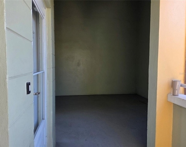 2448 Columbia Drive - Photo Thumbnail 3
