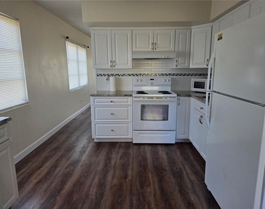 2448 Columbia Drive - Photo Thumbnail 10