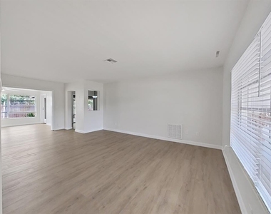 1701 Laurie Lane - Photo Thumbnail 2