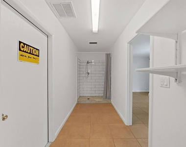 1701 Laurie Lane - Photo Thumbnail 20