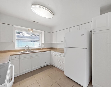 1701 Laurie Lane - Photo Thumbnail 10