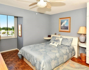1055 W Peppertree Drive - Photo Thumbnail 2