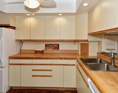 1055 W Peppertree Drive - Photo Thumbnail 4