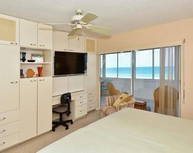 1055 W Peppertree Drive - Photo Thumbnail 10