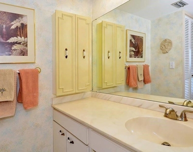 1055 W Peppertree Drive - Photo Thumbnail 9