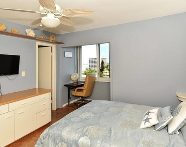 1055 W Peppertree Drive - Photo Thumbnail 3