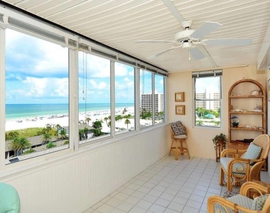 1055 W Peppertree Drive - Photo Thumbnail 12